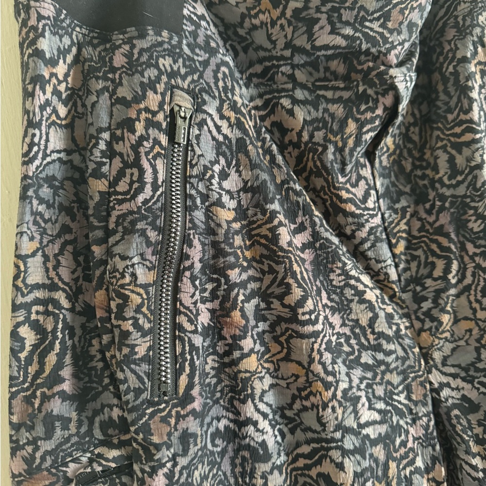 Athleta joggers size 8 with pockets. Only worn once!